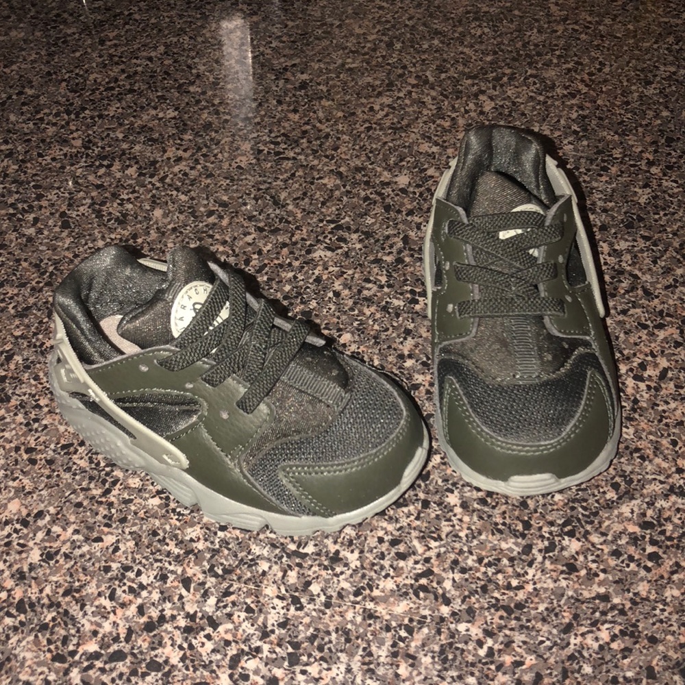 Toddler air huarache dark stucco size 6c